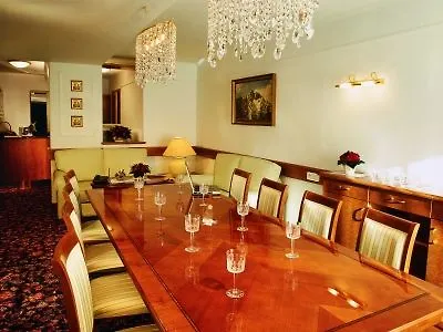 Hotel Kompas 4*